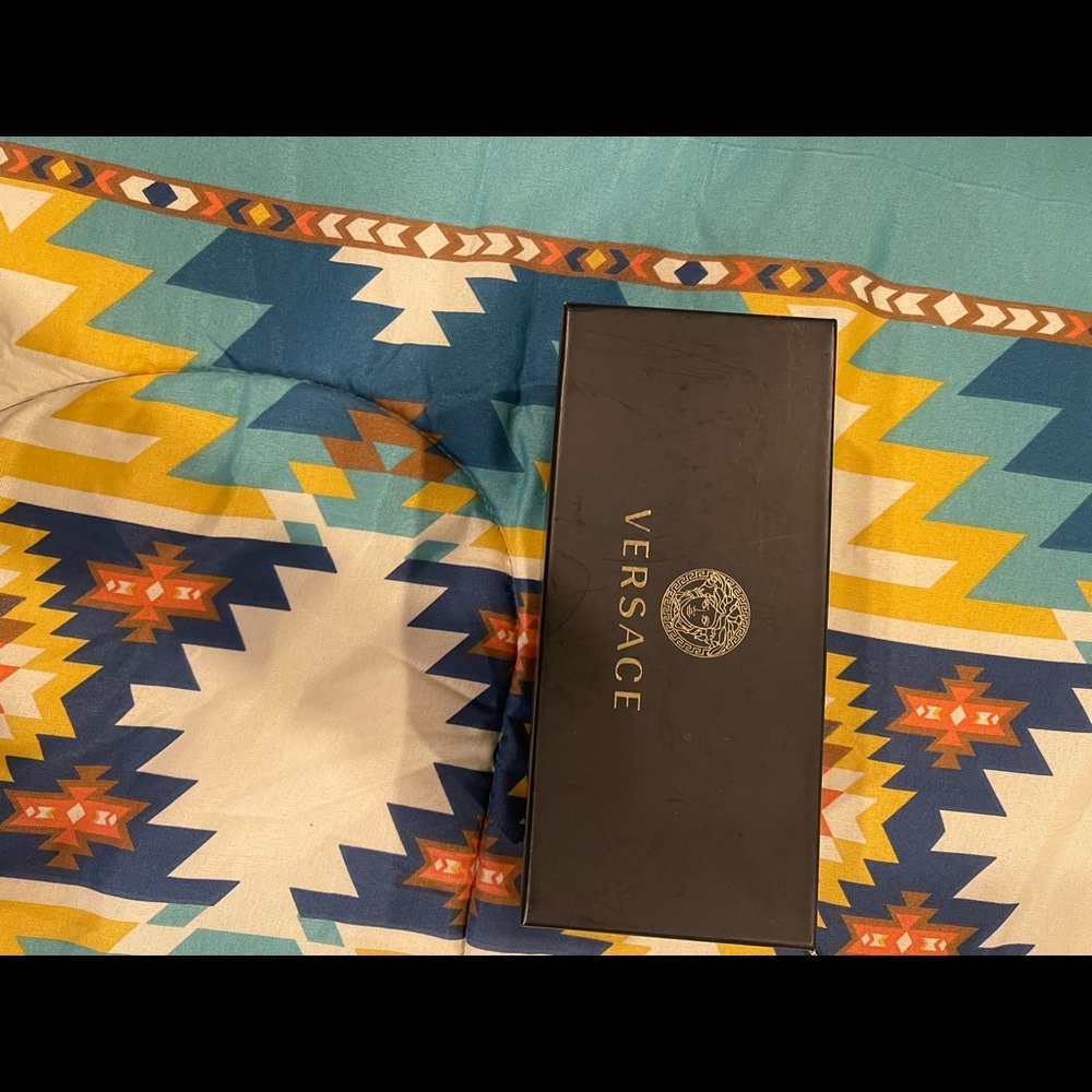 Empty box - Picture 3 of 4